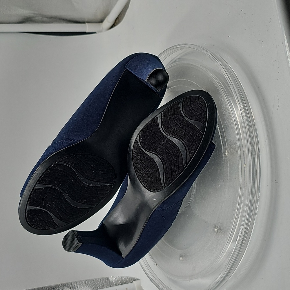 Y Impo stretch dress heels. - Picture 7 of 7